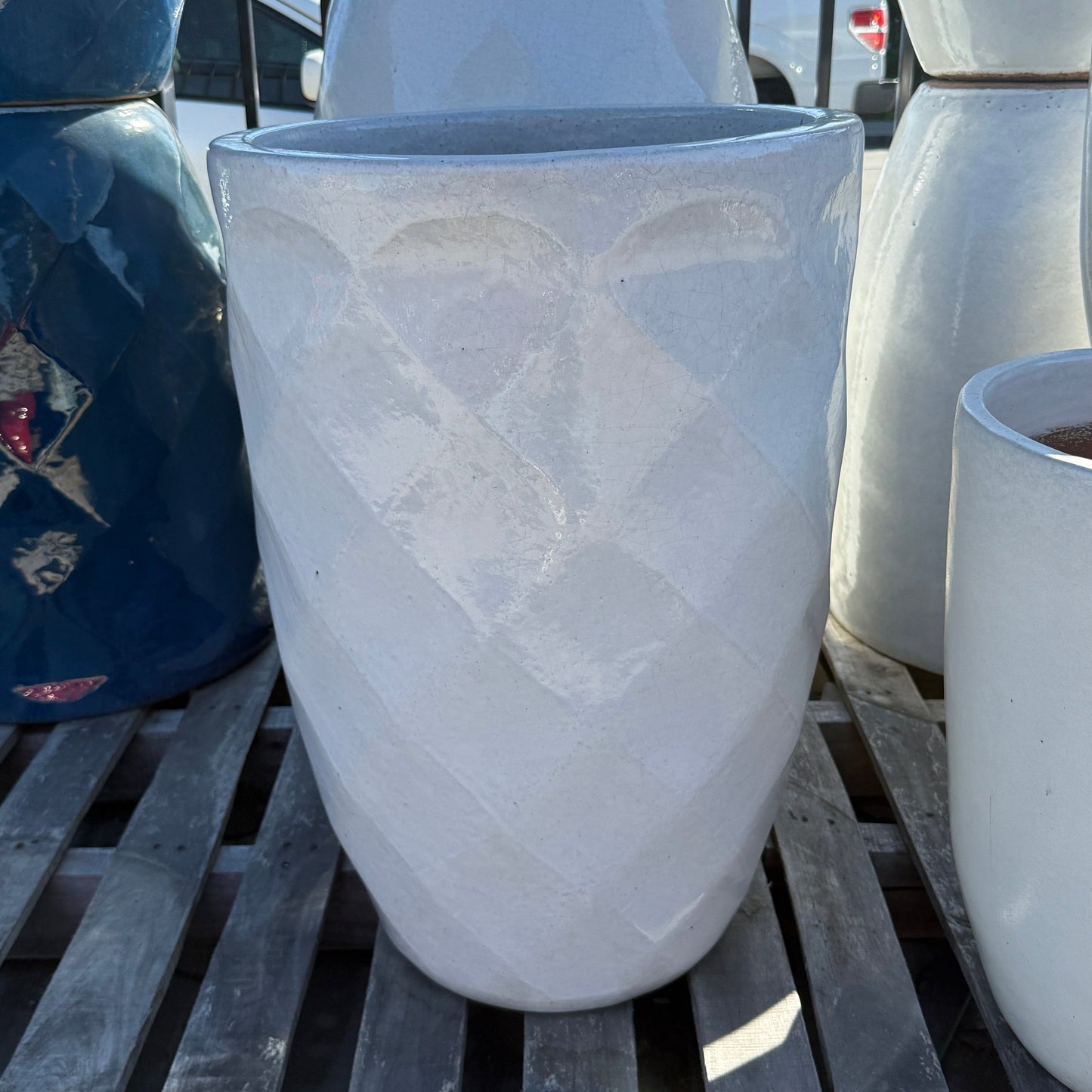 Medium Glossy White Pattern